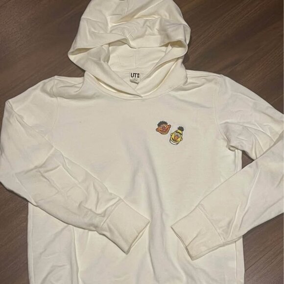 Kaws UNIQLO Sesame Street Extremely RARE Women’s hoodie size Small, Like New - Picture 1 of 3